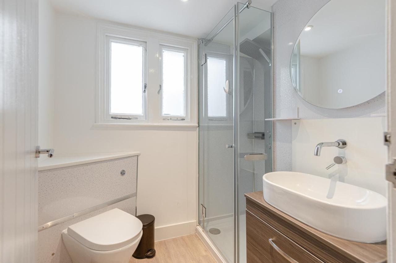 Kensington 2 Bed 2 Bath Apartment For 5 Guests London Bagian luar foto
